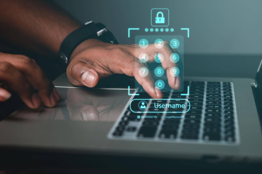 Menedżer haseł co to i jak może ułatwić bezpieczeństwo online?