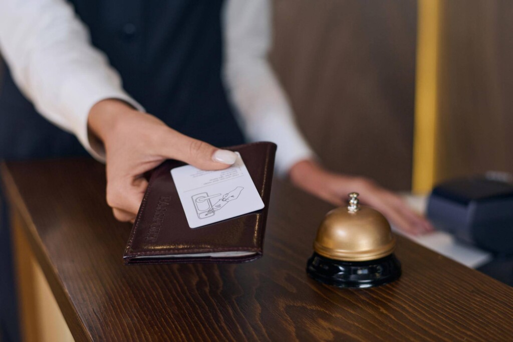 Czy hotel może żądać numeru dowodu osobistego przy rezerwacji?